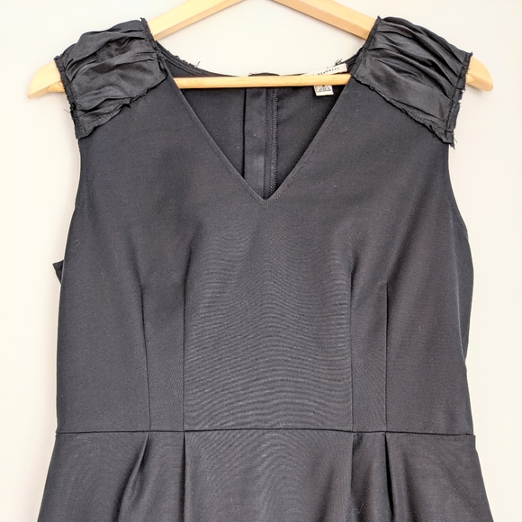Banana Republic Sleeveless Black Shift Dress - Picture 4 of 7